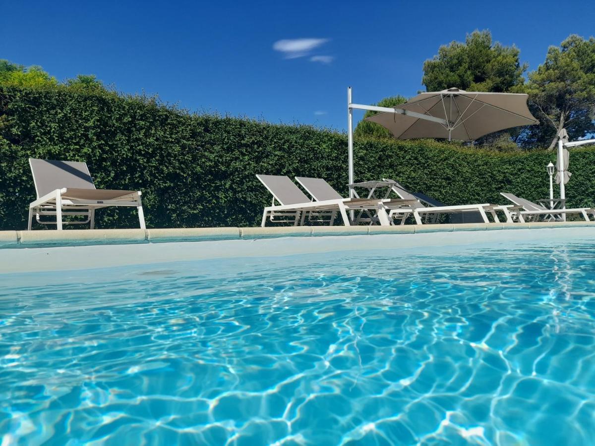 카르팡트라 Domaine Des Ecureuils B&B 외부 사진